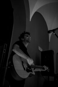 luca sammartino e i fenomeni live acustico babila hostel & bistrot milano andrea cattarina