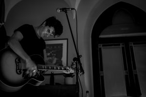 luca sammartino e i fenomeni live acustico babila hostel & bistrot milano