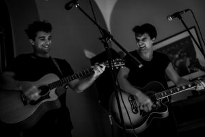 luca sammartino e i fenomeni live acustico babila hostel & bistrot milano andrea cattarina