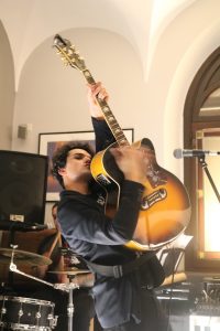 luca sammartino e i fenomeni live acustico babila hostel & bistrot milano